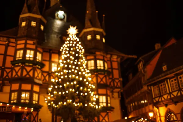 Weihnachtsbaum Der Nächtlichen Stadt — Stockfoto