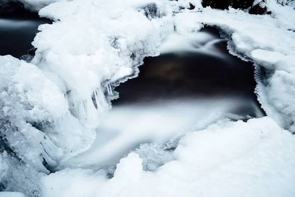 Замороженный Водопад Зимнем Лесу — стоковое фото