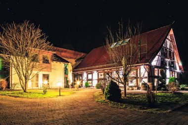 Gece vakti güzel bir ev