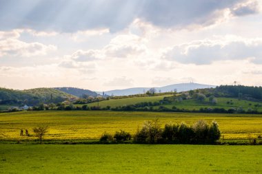 Gündüzleri güzel dağ manzarası