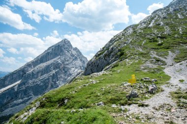 Alplerde yürüyüş parkuru