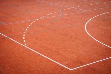 Oyun sahasında basketbol sahası