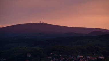 Dağlarda günbatımı