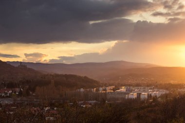 Wernigerode, Harz, Almanya üzerinde renkli sonbahar gündoğumu