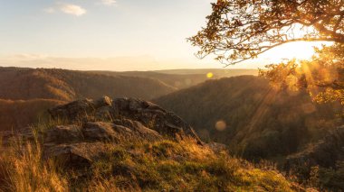 Dağların üzerinden gün batımı
