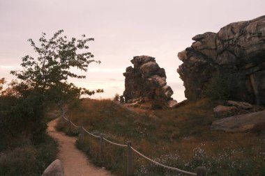 Harz Dağları 'ndaki taş yığınının muhteşem manzarası.                