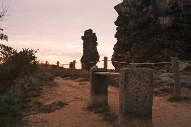 Harz Dağları 'ndaki taş yığınının muhteşem manzarası.                