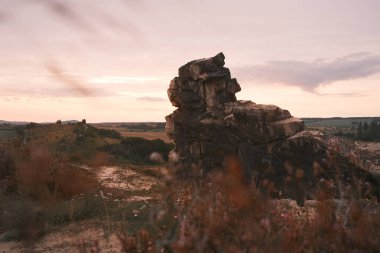 Harz Dağları 'ndaki taş yığınının muhteşem manzarası.                