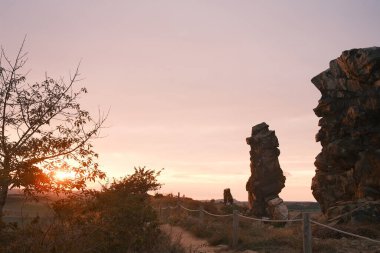 Harz Dağları 'ndaki taş yığınının muhteşem manzarası.                