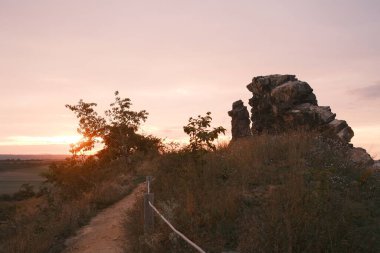 Harz Dağları 'ndaki taş yığınının muhteşem manzarası.                