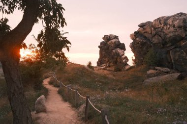 Harz Dağları 'ndaki taş yığınının muhteşem manzarası.                