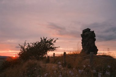 Harz Dağları 'ndaki taş yığınının muhteşem manzarası.                