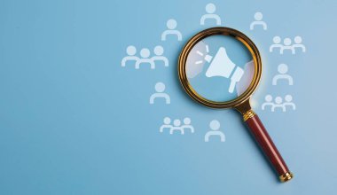 megafon ve promosyon grubu insanları iş pazarlama iletişimi