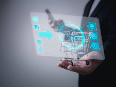 Sanal ekranda online kullanıcı arayüzü üzerinden akıllı telefon alışverişi yapan işadamı İnternet Dijital pazarlama medyası sunuyor