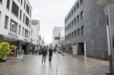 Vaduz, Lihtenştayn - 23 Mayıs 2023: Vaduz, Lihtenştayn sokaklarında hayat ve insanlar.