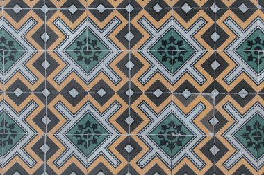  Portekiz 'de klasik geometrik fayanslarıyla tipik Lizbon cephesi.