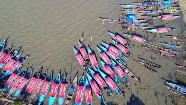 Veduta Aerea Drone Barca Legno Parcheggiata Nel Porto Nel Lago — Video Stock