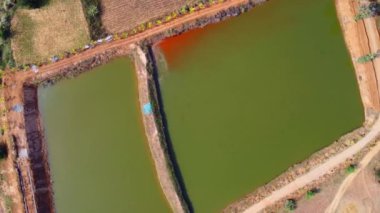 Ticari karides ve balık çiftliği göletinin insansız hava aracı görüntüsü