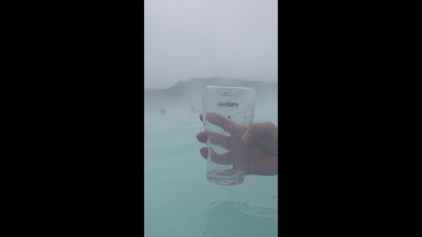 Iceland Blue Lagoon Bla Lni Water Milky Blue Shade Due — Stockvideo