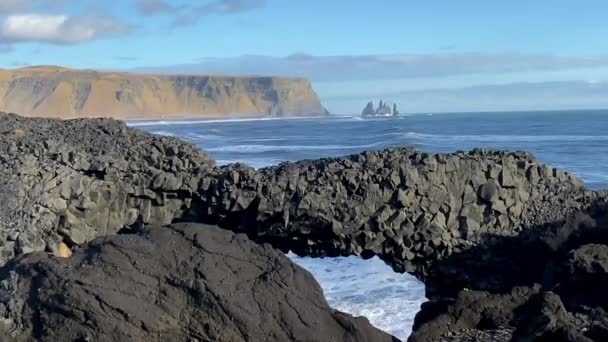 Dyrholaey Door Hill Island Cape Portland 아이슬란드 해안에 곶이다 레이니피가라 — 비디오