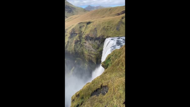 Wodospad Skgafoss Skg River Południu Islandii Przy Klifie Oznaczającym Dawne — Wideo stockowe