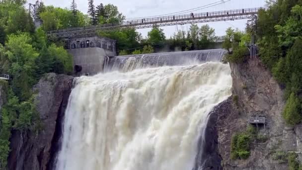 Montmorency Falls Chute Montmorency Zip Line Přes Velký Vodopád Řece — Stock video