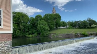 Blackstone Nehri Vadisi Ulusal Tarih Parkı, Slater Değirmen Tarihi Bölgesi. Samuel Slater 'ın pamuk fabrikası ve barajı Pawtucket, Rhode Island' da Amerikan endüstriyel devriminin doğduğu yer..