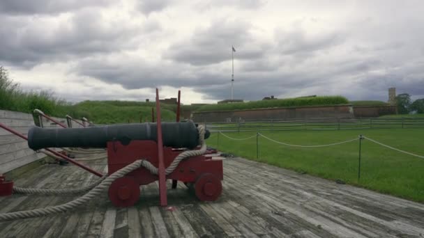 Baltimore Rekonstruerat Vattenbatteri Från Fort Mchenry Röda Kanoner Utanför Fortet — Stockvideo