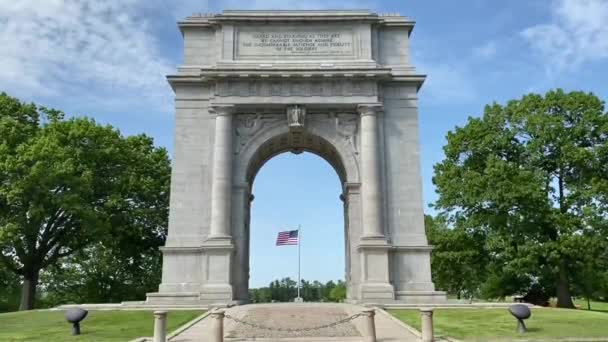 펜실베이니아주 공원에 위치한 메모리얼 워싱턴의 대륙군 도착을 기념하는 기념비 — 비디오