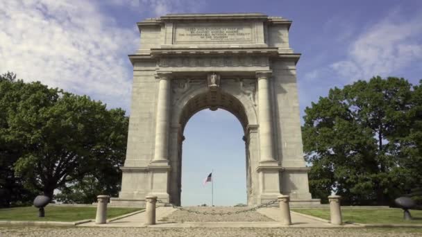 美国国家纪念拱门座落于宾夕法尼亚的山谷锻造国家历史公园 纪念乔治 华盛顿的大陆军到达纪念碑 — 图库视频影像
