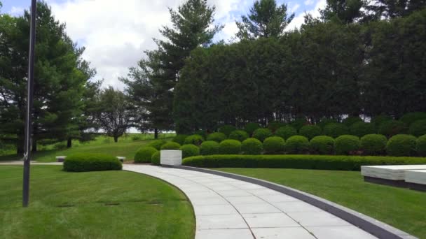 허버트 사적지 아이오와 웨스트 브랜치 대통령 후버의 묘지입니다 대리석 깃발이 — 비디오