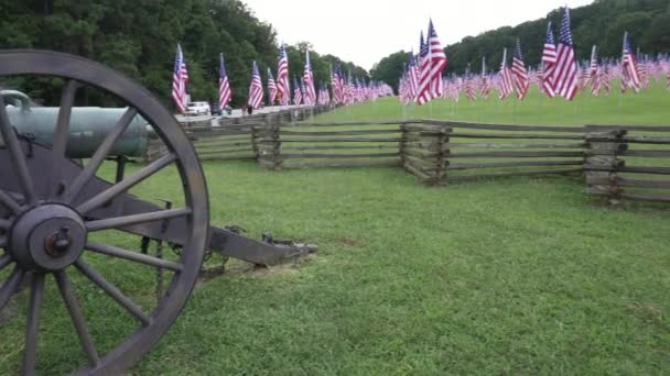 Kennesaw Mountain National Battlefield Park Georgia Field Flags Ter Ere — Stockvideo
