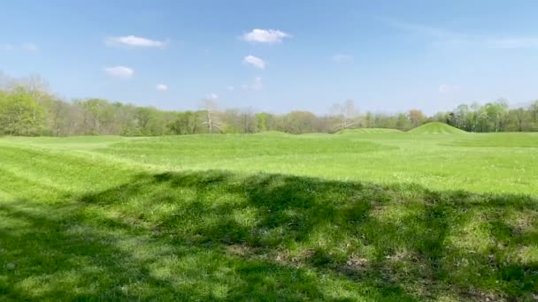 Hopewell Culture National Historical Park Med Jordverk Och Gravhögar Från — Stockvideo