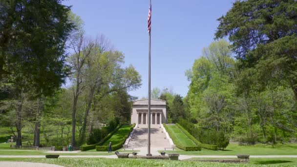 ケンタッキー州ホジンビル エイブラハム リンカーン生誕国立歴史公園 リンカーン家のシンキングスプリングファームの場所でリンカーンが生まれた100周年記念建物 — ストック動画