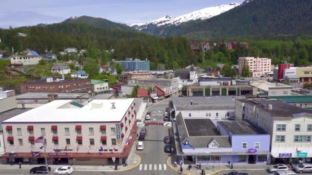 Ketchikan Alaska Welkomstbord Downtown Ketchikan Historic District Met Seizoensgebonden Winkelpuien — Stockvideo