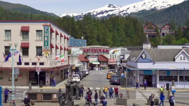 Ketchikan Alaska Welkomstbord Downtown Ketchikan Historic District Met Seizoensgebonden Winkelpuien — Stockvideo