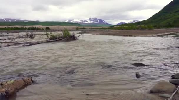 Sungai Yang Mengalir Melalui Lembah Sepuluh Ribu Merokok Taman Nasional — Stok Video