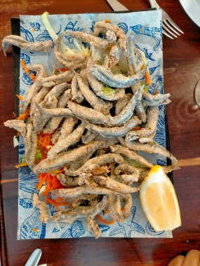 Tabakta balık ve deniz ürünleri