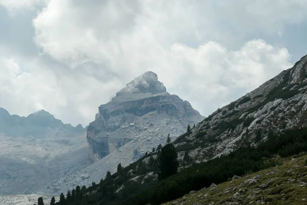 Close View Sharp Stony Mountain Italian Dolomites Massive Mountain Surrounded — Stock fotografie