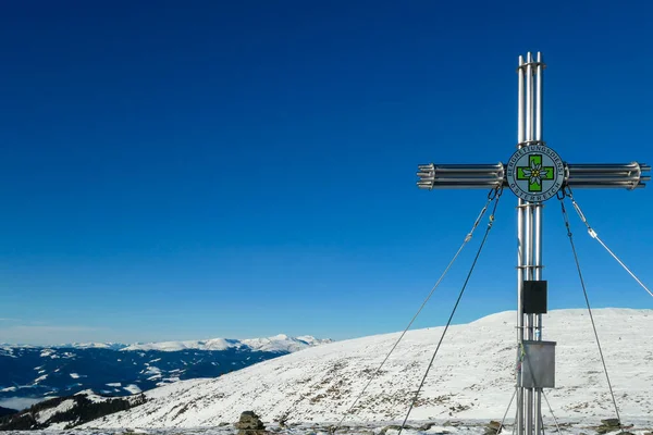Una Croce Metallo Sulla Vetta Dello Speikkogel Nelle Alpi Austriache — Foto Stock