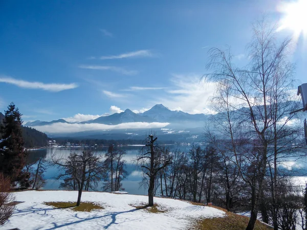Una Vista Panoramica Sul Lago Faaker Nelle Alpi Austriache Inverno — Foto Stock