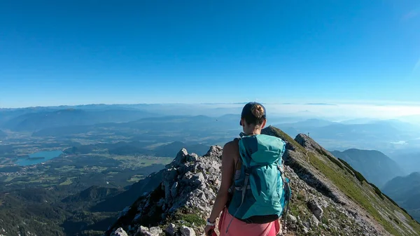 Woman Big Backpack Hiking Steep Pathway Metal Cross Panoramic View — Stock fotografie