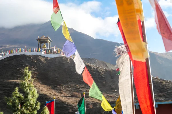 Prayer Flags View Buddhist Temple Located Steep Slope Muktinath Annapurna — 图库照片