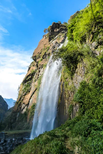 Uma Cachoeira Vista Tal Annapurna Circuit Trek Nepal Poucas Centenas — Fotografia de Stock