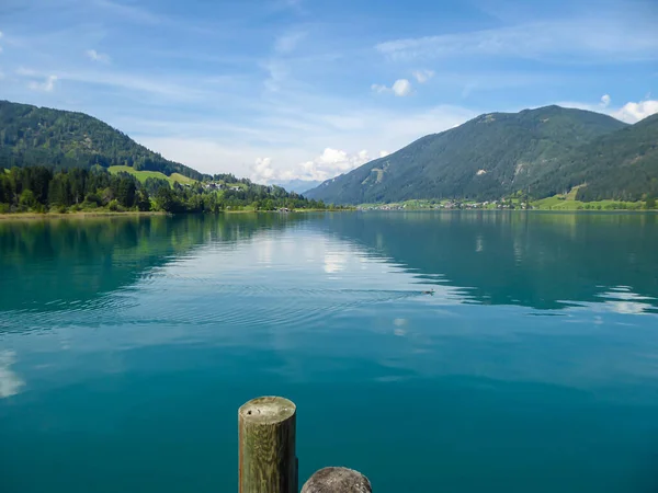 Idyllic View Weissensee Lake Austria Lake Surrounded High Alps Calm — Foto Stock