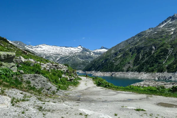 Dam Austrian Alps Artificial Lake Stretches Vast Territory Shining Navy — 스톡 사진