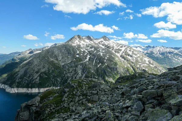 Dam Austrian Alps Artificial Lake Stretches Vast Territory Shining Navy — 스톡 사진