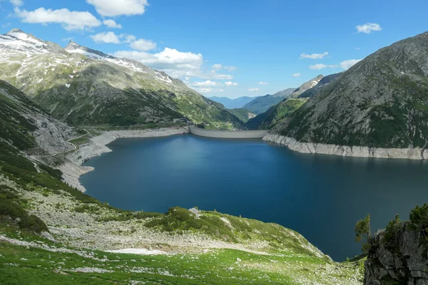 Плотина Австрийских Альпах Искусственное Озеро Простирается Над Огромной Территорией Сияя — стоковое фото
