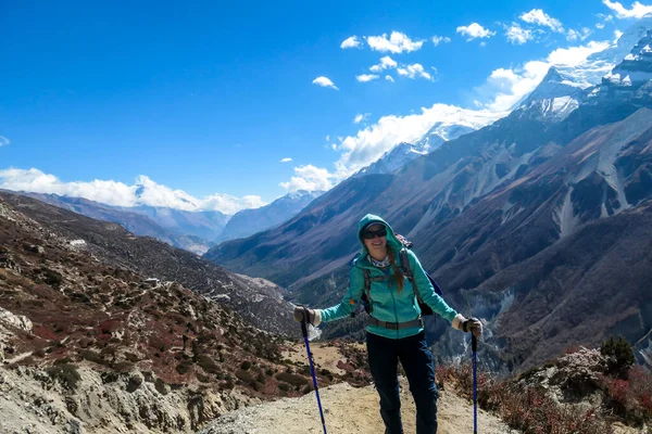Woman Enjoying Her Trek Tilicho Lake Annapurna Circuit Nepal Back — Stock fotografie