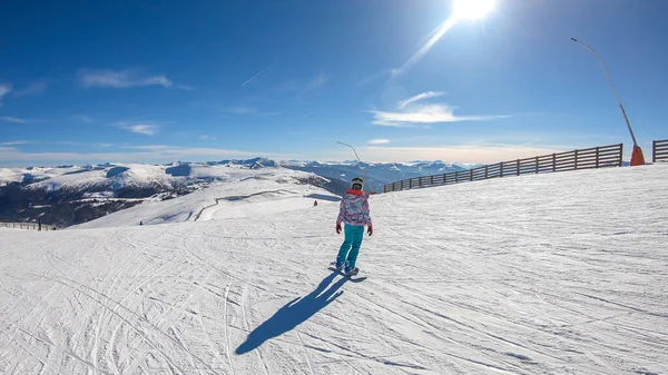 Woman Colorful Outfit Snowboarding Slopes Katschberg Austria Panoramic View Surrounding — Foto de Stock